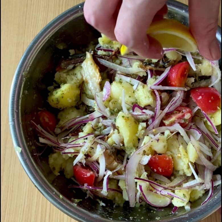 おしゃれポテトサラダ | アジの一夜干しと紫玉ねぎとプチトマト-1