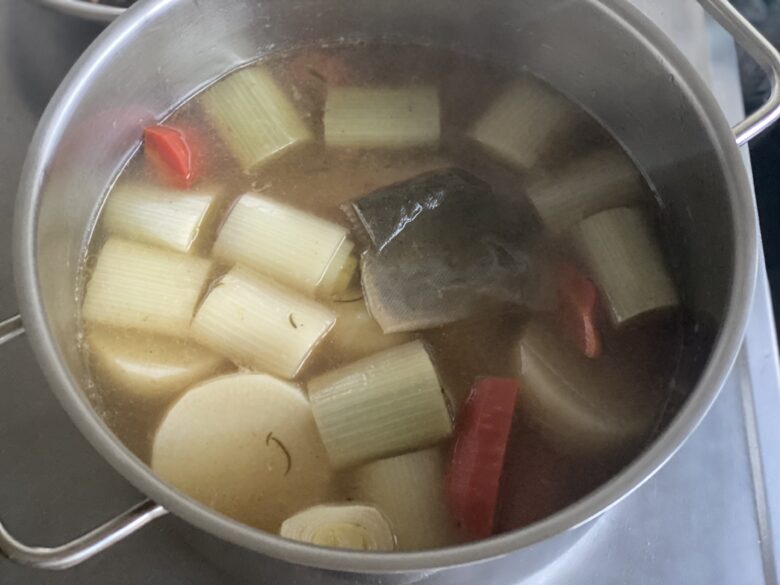 ステンレス鍋で煮込んだ塩豚ポトフ（洋風おでん）