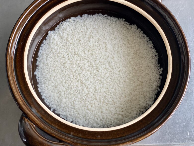土鍋で吸水した米