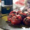 チリコンカンのリメイク料理 | 【トマトのファルシ】チリコンカンとトマトのオーブン焼き-1